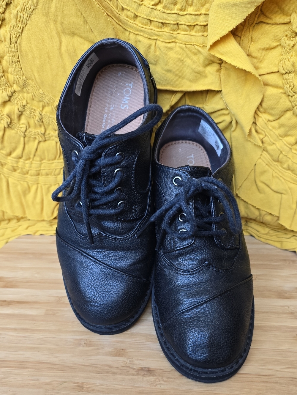 Toms Boys Black Leather Lace-Up Oxfords Size 4